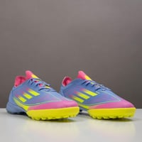 جزمة كرة قدم Adidas