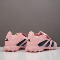 جزمة كرة قدم Adidas