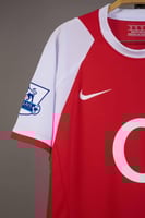 طقم ارسنال الاساسي 2004