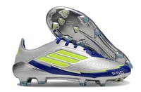 جزمة كرة قدم Adidas