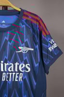 طقم ارسنال الاساسي 2025/2026