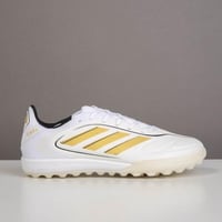 جزمة كرة قدم Adidas