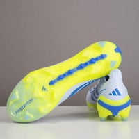 جزمة كرة قدم Adidas