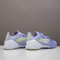 جزمة كرة قدم Adidas