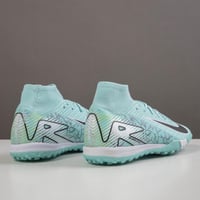 جزمة كرة قدم Nike