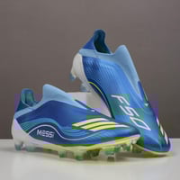 جزمة كرة قدم Adidas