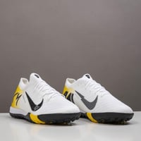 جزمة كرة قدم Nike