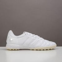 جزمة كرة قدم Adidas