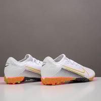 جزمة كرة قدم Nike