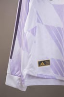 طقم مانشستر يونايتد الاحتياطي كم طويل 2026/2025