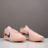 جزمة كرة قدم Nike