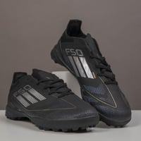 جزمة كرة قدم Adidas