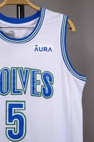 طقم ولفز الابيض 2024