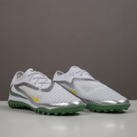 جزمة كرة قدم Nike