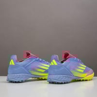 جزمة كرة قدم Adidas