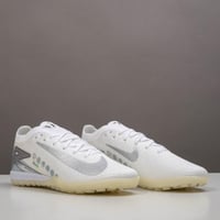 جزمة كرة قدم Nike