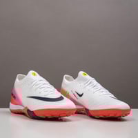 جزمة كرة قدم Nike