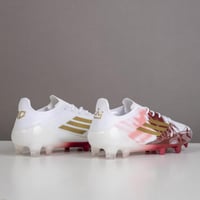 جزمة كرة قدم Adidas