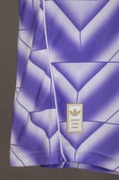 قميص ريال مدريد الكلاسيكي