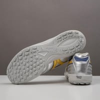 جزمة كرة قدم Mizuno