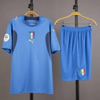 طقم منتخب ايطاليا الاساسي 2006