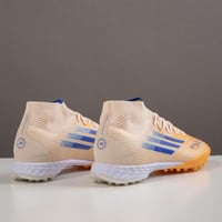 جزمة كرة قدم Adidas