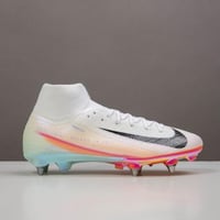 جزمة كرة قدم Nike