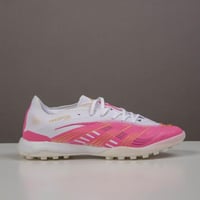 جزمة كرة قدم Adidas