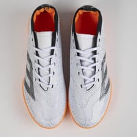 جزمة كرة قدم شبابي