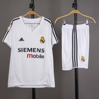 طقم ريال مدريد الاساسي 2004/2005