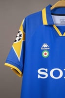 طقم يوفينتوس كلاسيكي 1995/1996