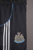 طقم نيوكاسل الاساسي 2025/2026