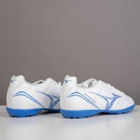 جزمة كرة قدم Mizuno