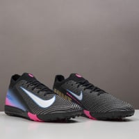 جزمة كرة قدم Mizuno