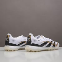 جزمة كرة قدم Adidas