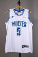 طقم ولفز الابيض 2024