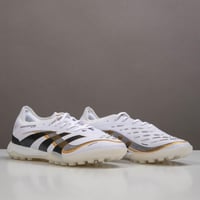 جزمة كرة قدم Adidas