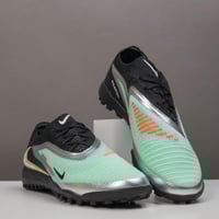 جزمة كرة قدم Nike