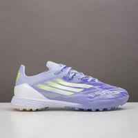 جزمة كرة قدم Adidas