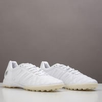 جزمة كرة قدم Adidas