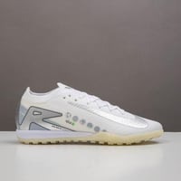 جزمة كرة قدم Nike