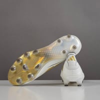 جزمة كرة قدم Adidas