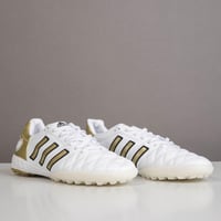 جزمة كرة قدم Adidas