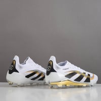 جزمة كرة قدم Adidas