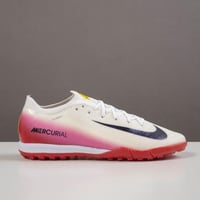 جزمة كرة قدم Nike