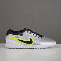 جزمة كرة قدم Nike