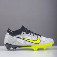 جزمة كرة قدم Nike