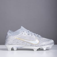جزمة كرة قدم Nike