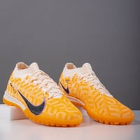 جزمة كرة قدم Nike