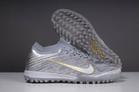 جزمة كرة قدم Nike